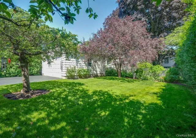 Photo 4 of Sale Pending at 367 Old Mamaroneck Rd, White Plains, NY 10605 | MLS# 1005795 | Listing updated on 2026-07-07