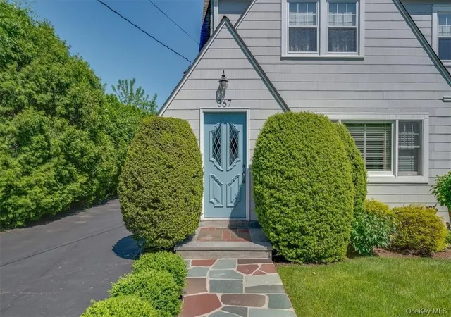 Photo 5 of Sale Pending at 367 Old Mamaroneck Rd, White Plains, NY 10605 | MLS# 1005795 | Listing updated on 2026-07-07