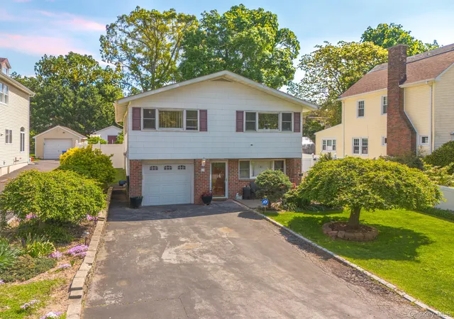 Photo 2 of Single family home for sale at 31 Stevenson Ave, Greenburgh, NY 10530 | MLS# 1005805 | Listing updated on 2026-09-13