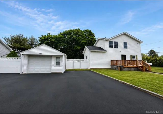 Homes for sale in Islip, NY | 72 Peckham Ave, Islip, NY 11751 | MLS# 1005824