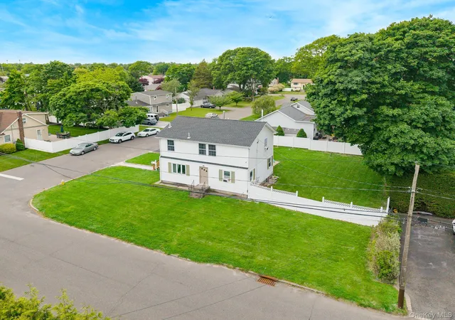 Homes for sale in Islip, NY | 72 Peckham Ave, Islip, NY 11751 | MLS# 1005824