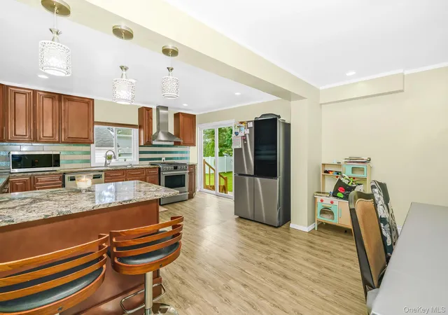 Homes for sale in Islip, NY | 72 Peckham Ave, Islip, NY 11751 | MLS# 1005824