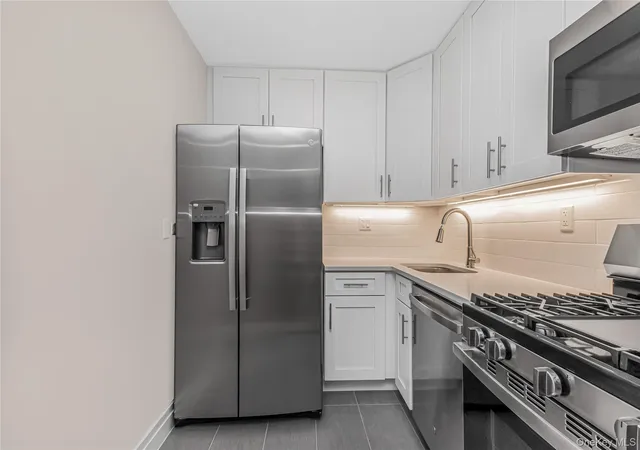 Photo 3 of House for sale at 3333 Henry Hudson Pkwy #18C, New York, NY 10463 | MLS# 1005829 | Listing updated on 2026-09-30