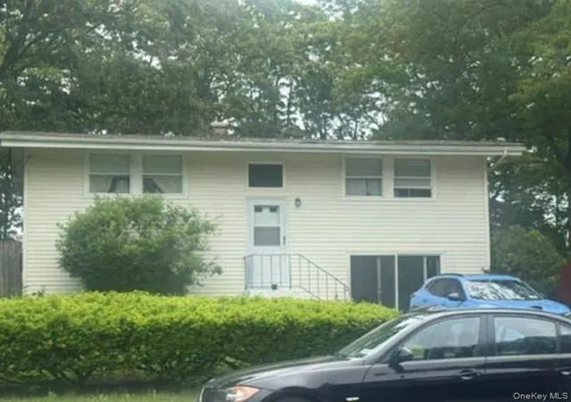 1st image of 12 Arrowhead Ln, East Setauket, NY 11733 | MLS# 1005838