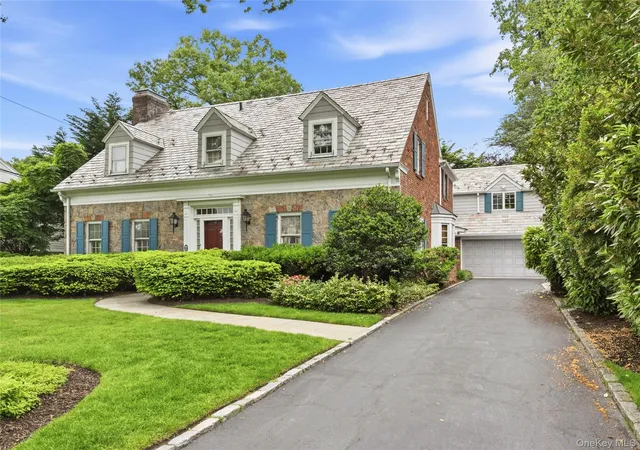 Photo 3 of Single family home for sale at 61 Mason Dr, Manhasset, NY 11030 | MLS# 1005851 | Listing updated on 2026-09-28