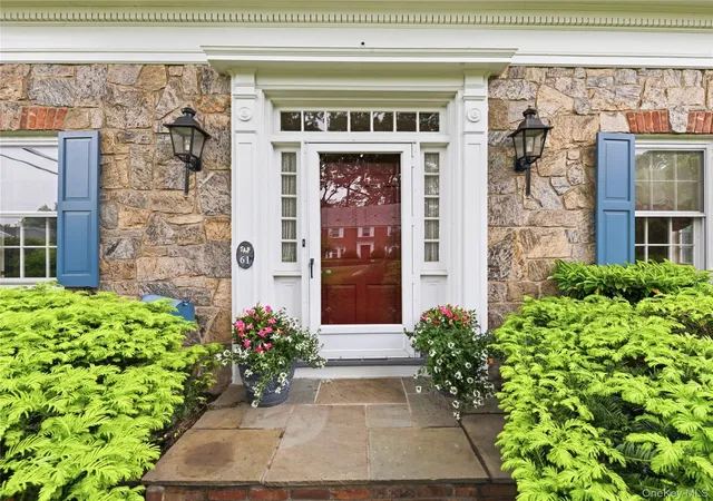 Photo 3 of Single family home for sale at 61 Mason Dr, Manhasset, NY 11030 | MLS# 1005851 | Listing updated on 2026-09-28