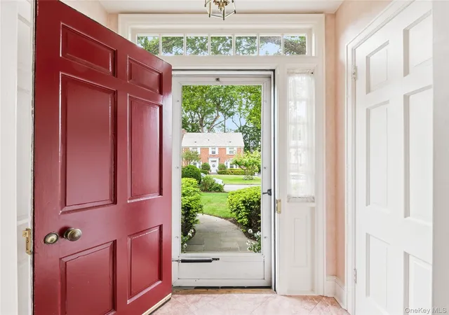 Photo 2 of Single family home for sale at 61 Mason Dr, Manhasset, NY 11030 | MLS# 1005851 | Listing updated on 2026-09-28