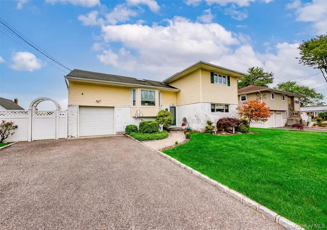 2nd image of 6 Oneida St, Deer Park, NY 11729 | MLS# 1005855