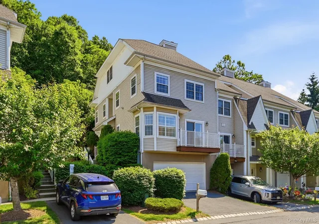 Homes for sale in Haverstraw, NY | 114 Crystal Hill Dr, Haverstraw, NY 10970 | MLS# 1005895