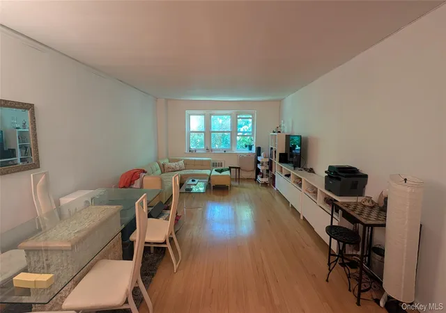 5th image of 30 Pearsall Ave N, Glen Cove, NY 11542