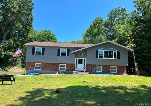 1st image of 158 Sycamore Dr, New Windsor, NY 12553 | MLS# 1005897