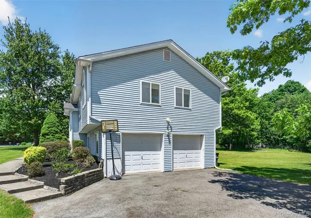 3rd image of 4 Sequoia Trl, Highland Mills, NY 10930 | MLS# 1005912