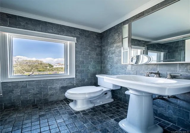 18th image of 38 Beach Ln, Southampton, NY 11959 | MLS# 1005932