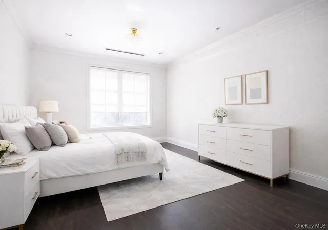 5th image of 3000 Royal Ct #3201, New Hyde Park, NY 11040 | MLS# 1005939