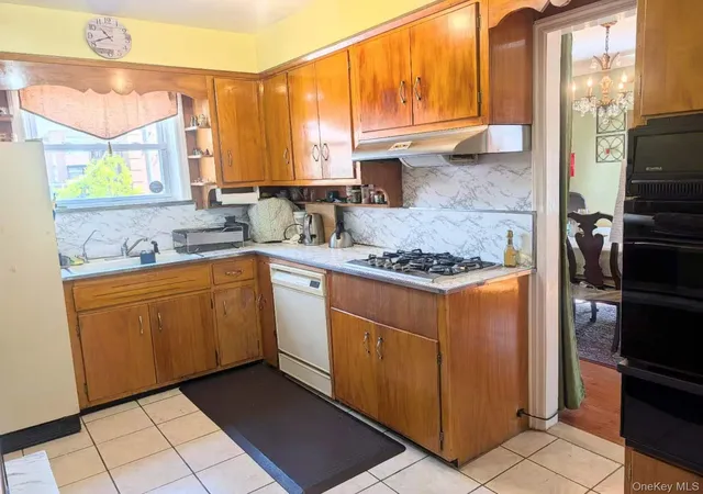 4th image of 16411 67Th Ave, Fresh Meadows, NY 11365 | MLS# 1005944