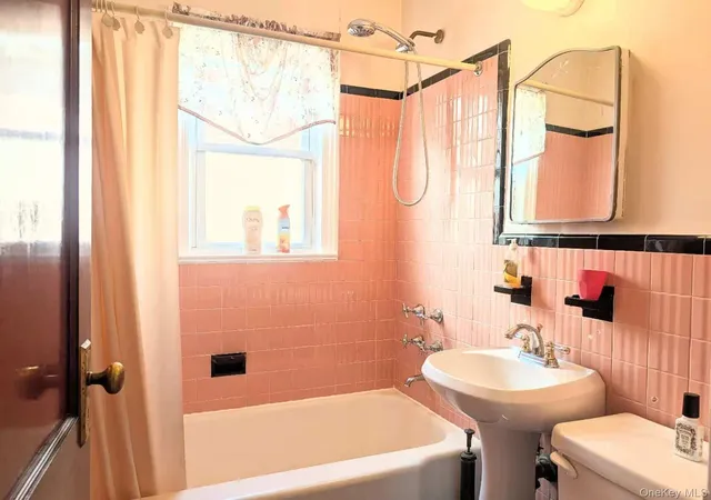 5th image of 16411 67Th Ave, Fresh Meadows, NY 11365 | MLS# 1005944