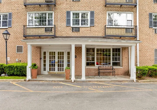 Homes for sale in Eastchester, NY | 4 Consulate Dr #3C, Eastchester, NY 10707 | MLS# 1005968