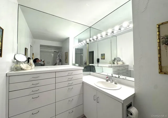 Listing Photo 2 - Condo for sale in building located at 271-10 Grand Central Pkwy, New York, NY 11005 - Unit #16S