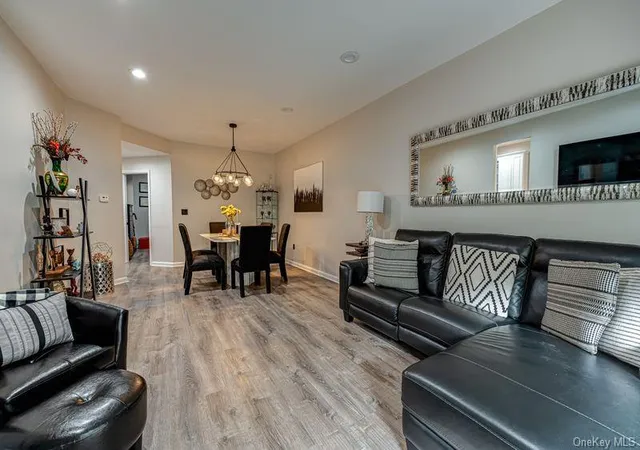 4th image of 34 Carriage Ln, Oyster Bay, NY 11803 | MLS# 1005997