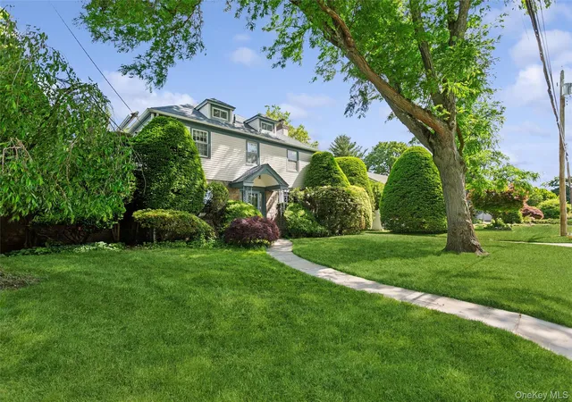 2nd image of 621 Oxford St, Westbury, NY 11590 | MLS# 1006017