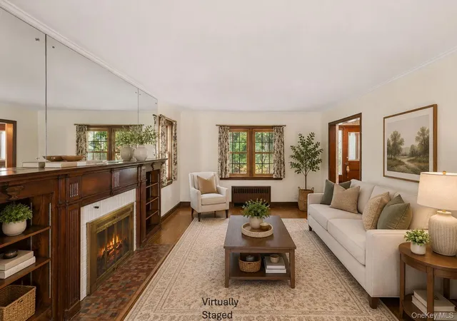 Photo 3 of Sale Pending at 621 Oxford St, Westbury, NY 11590 | MLS# 1006017 | Listing updated on 2026-06-23