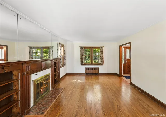 Photo 4 of Sale Pending at 621 Oxford St, Westbury, NY 11590 | MLS# 1006017 | Listing updated on 2026-06-23