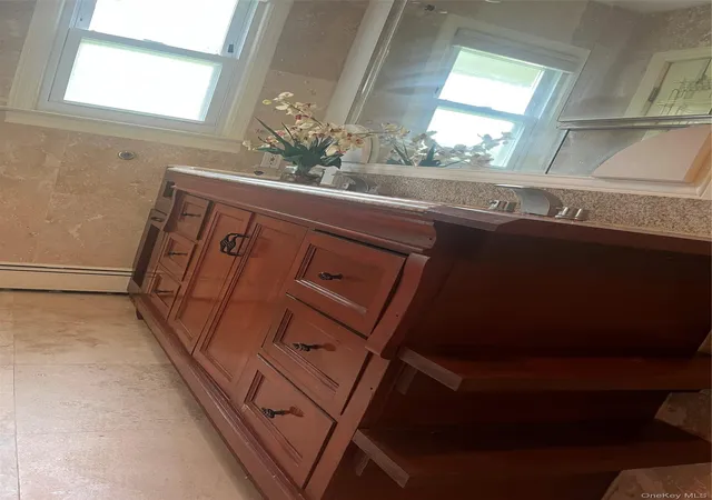 Photo 2 of Single family home for sale at 5 Breezy Hl Dr, Northport, NY 11768 | MLS# 1006049 | Listing updated on 2026-05-30