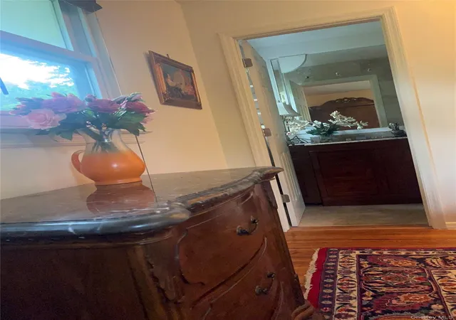 Photo 3 of Single family home for sale at 5 Breezy Hl Dr, Northport, NY 11768 | MLS# 1006049 | Listing updated on 2026-05-30