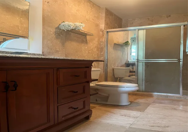 Photo 4 of Single family home for sale at 5 Breezy Hl Dr, Northport, NY 11768 | MLS# 1006049 | Listing updated on 2026-05-30