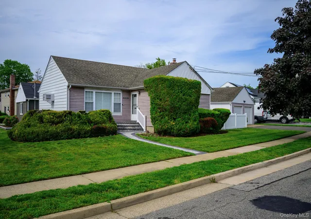 Photo 1 of Single family home for sale at 130 Boylston St, Hempstead, NY 11550 | MLS# 1006058 | Listing updated on 2026-09-19