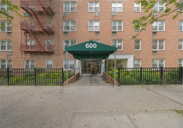 Homes for sale in Mount Vernon, NY | 600 Locust St #5K, Mount Vernon, NY 10552 | MLS# 1006060