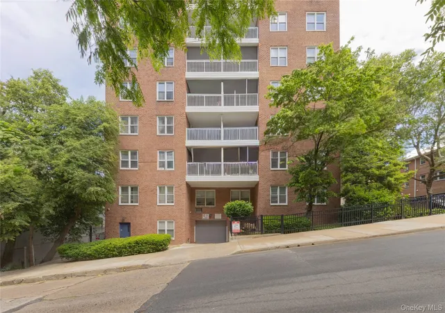 2nd image of 600 Locust St, Mount Vernon, NY 10552