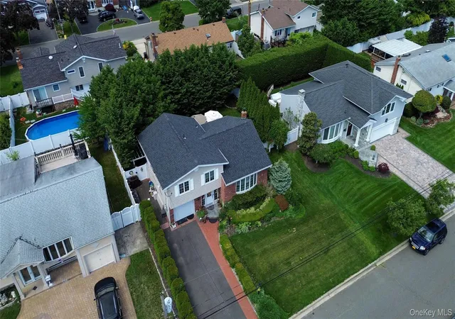 48th image of 39 Brewster Rd W, Massapequa, NY 11758 | MLS# 1006072