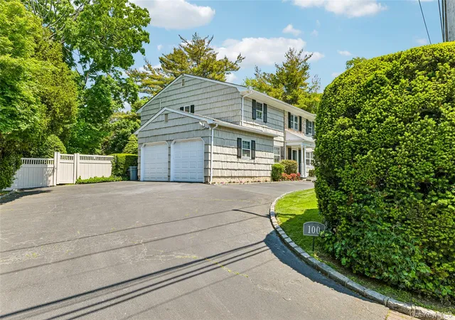 Photo 3 of Sale Pending at 100 Hewlett Neck Rd, Woodmere, NY 11598 | MLS# 1006074 | Listing updated on 2026-06-17