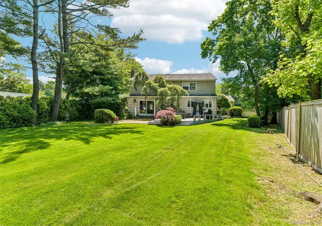 Photo 3 of Sale Pending at 100 Hewlett Neck Rd, Woodmere, NY 11598 | MLS# 1006074 | Listing updated on 2026-06-17