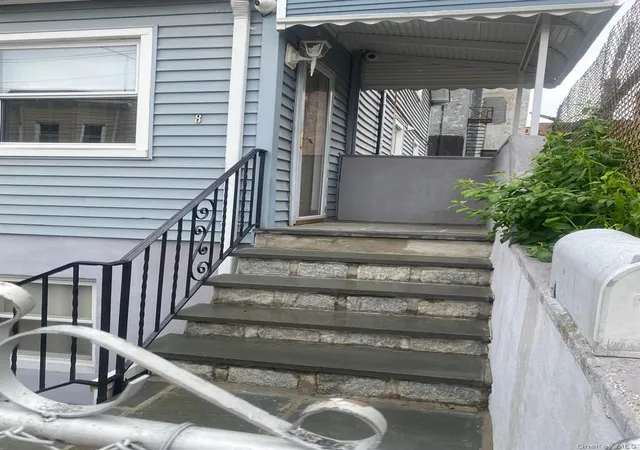 Photo 3 of Single family home for sale at 8 Morris Pl, Yonkers, NY 10705 | MLS# 1006090 | Listing updated on 2026-06-13