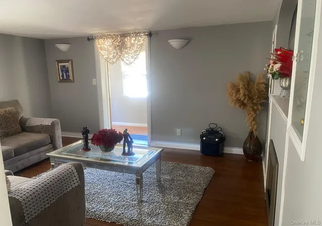 Photo 4 of Single family home for sale at 8 Morris Pl, Yonkers, NY 10705 | MLS# 1006090 | Listing updated on 2026-06-13