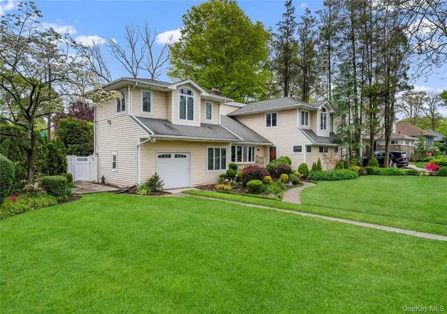 Photo 2 of Sale Pending at 565 Mohawk Rd, Hempstead, NY 11552 | MLS# 1006099 | Listing updated on 2026-09-01