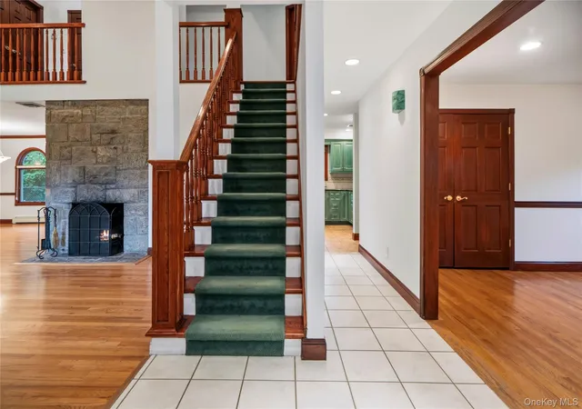 Photo 3 of Sale Pending at 565 Mohawk Rd, Hempstead, NY 11552 | MLS# 1006099 | Listing updated on 2026-09-01