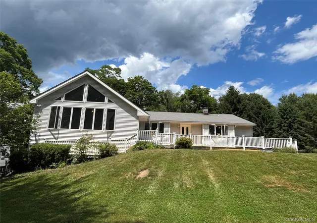 Homes for sale in Pleasant Valley, NY | 8 Trillium Rd, Pleasant Valley, NY 12569 | MLS# 1006136