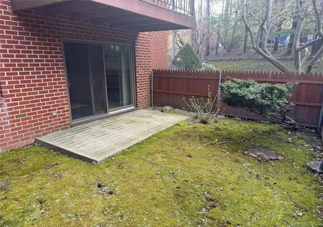 2nd image of 10 Bronxville Gln Dr, Yonkers, NY 10708