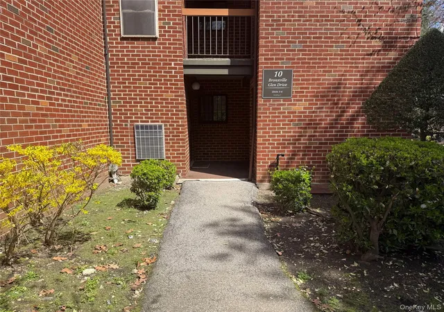 2nd image of 10 Bronxville Glen Dr #1, Yonkers, NY 10708 | MLS# 1006141