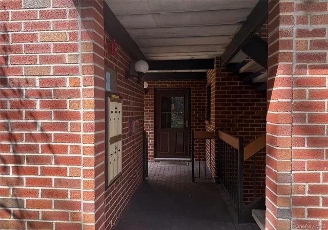 3rd image of 10 Bronxville Glen Dr #1, Yonkers, NY 10708 | MLS# 1006141
