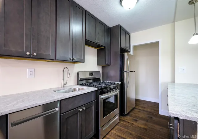 Photo 1 of Sale Pending at 2550 Olinville Ave #6K, Bronx, NY 10467 | MLS# 1006187 | Listing updated on 2026-07-10