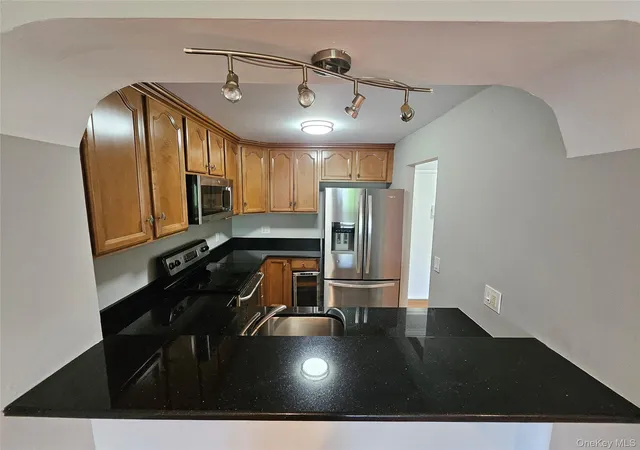Listing Photo 2 - Condo for sale in building located at 89 N Broadway, White Plains, NY 10603 - Unit #221