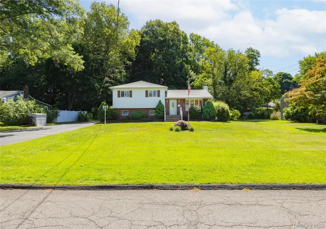 Homes for sale in Clarkstown, NY | 6 Beech St, Clarkstown, NY 10954 | MLS# 1006233