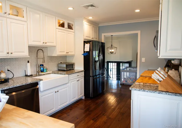 3rd image of 3618 Ladonia St, Hempstead, NY 11783 | MLS# 1006245