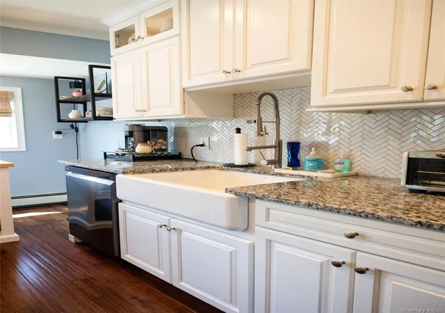 4th image of 3618 Ladonia St, Hempstead, NY 11783 | MLS# 1006245