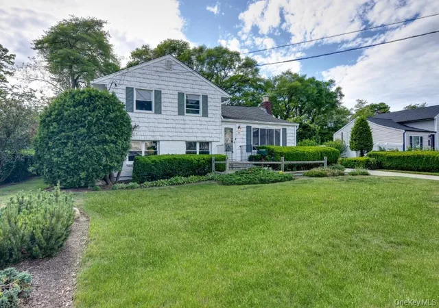 2nd image of 714 Tanglewood Rd, West Islip, NY 11795 | MLS# 1006258