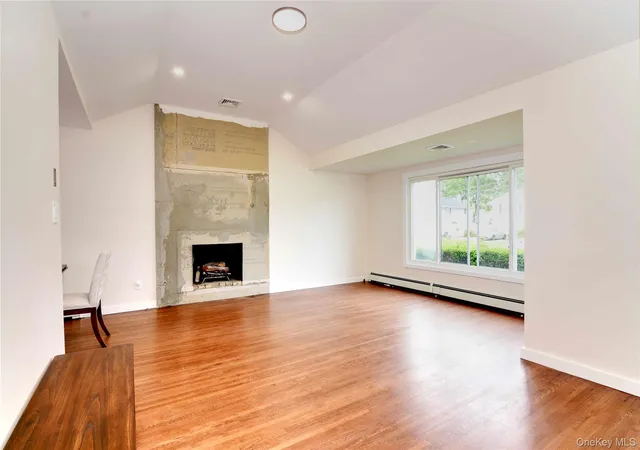 4th image of 714 Tanglewood Rd, West Islip, NY 11795 | MLS# 1006258